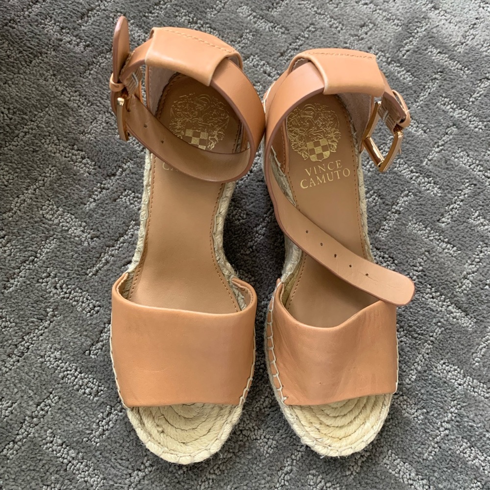 VINCE CAMUTO - leather wedge sandal VC-LEERA
